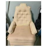 La-Z-Boy Swivel Rocker - Peach