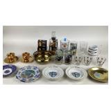 State Seals embossed decanter, (2) sets of 22k