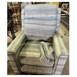 Raffel Systems power recliner (works)