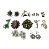 Costume Jewelry: emerald colored brooch, heart