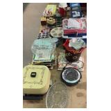 Kitchen Appliances, Holiday-Themed Plates