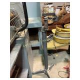 Industrial Pedestal-Mounted Vise