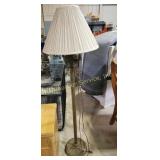 Floor lamp - heavy, powers on