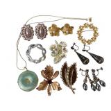 Costume jewelry: Siam pendant earrings, pearl