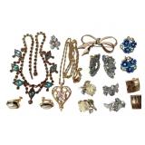 Costume Jewelry: gold toned diamond shaped stone