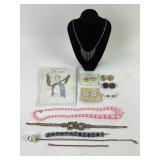 Costume Jewelry:Rhinestone like necklace and