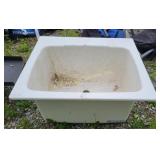 Utilatub model 10 wash tub 14Hx25Wx22D