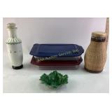 Pyrex baking pans with covers, qty two, leaf