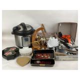 Westmoreland milk glass kitten plate, Instant