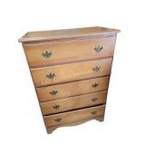 Chest of drawes 31 x 17 x 45, some scuffs and