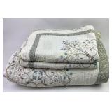 Queen Quilt set from KOHLS, includes quilt and 2