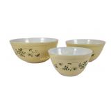 Pyrex Serving Bowls: set of three. Good condition.