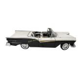 Diecast 1:18 1957 Ford Fairlane Skyliner model.