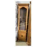 Oak china cabinet with 2 doors (1 glass, 1 wood)