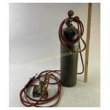 Acetylene tank with uniweld gauge