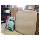 Childï¿½s pink padded 2 ft x 2 ft folding table