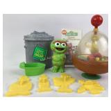 Vintage Sesame Street Big Bird spin toy, Clean me