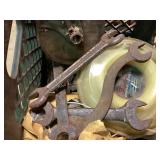 wrenches, cutting line, pulley