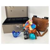 Vintage cash box with 2 keys, vintage binoculars,2