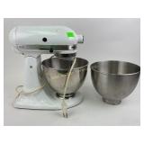 Kitchen aid Classic mixer with 2 bowls, whisk,