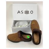 Thom McAn size 9 leather mules, new