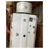 General Electric Monitor Top Refrigerator with Com