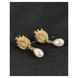 14k gold & pearl earrings. Total weight inclusive