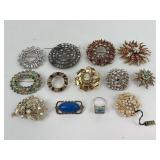 Costume Jewelry Pins:Trifari gold toned pearl like