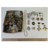 Costume Jewelry: Western Germany brooch, Purple