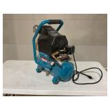 Makita MAC700 2.6gal air compressor- powers on