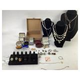 Costume Jewelry: Treifari Rhinestone necklace,