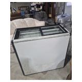 Commercial Glass-Top Display Chest Freezer (40