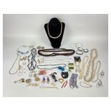 Costume Jewelry: Monet pearl like necklace and