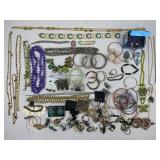 Costume Jewelry: Avon rose gold toned necklace and