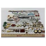 Costume Jewelry: Locket pendant, pearl like