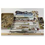 Costume Jewelry: Rhinestone Choker, pearl like