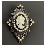 Vintage Cameo Brooch Pin
