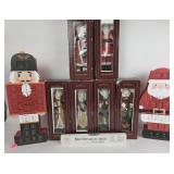 Grandeur Noel Porcelain Santa's of the world:
