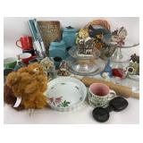 Ceramic Mugs, Porcelain Decor, Glass Stands