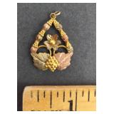 10k Gold Pendant With Floral Design, 2.55g TW