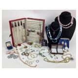 Costume Jewelry: Avon gold toned necklace and