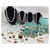 Costume Jewelry: Clip on earrings: Lions Head,