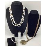 Costume Jewelry: Trifari Gold tone statement
