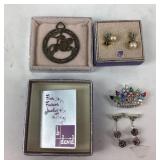 Costume Jewelry: B David Rhinestone Crown Brooch,