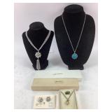 Costume Jewelry: Giovani silver tone rose necklace
