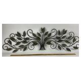 Metal Wall Decor With Leaf Motif