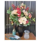 Glass Vases With Artificial Floral Arrangement, De