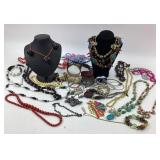 Costume Jewelry: Metal Elephant necklace, Giraffe