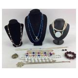Costume Jewelry: Monet White bead necklace, Gold