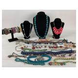 Costume Jewelry: Pearl like necklaces, Stretchy